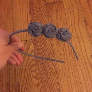 Cute grey flower headband!